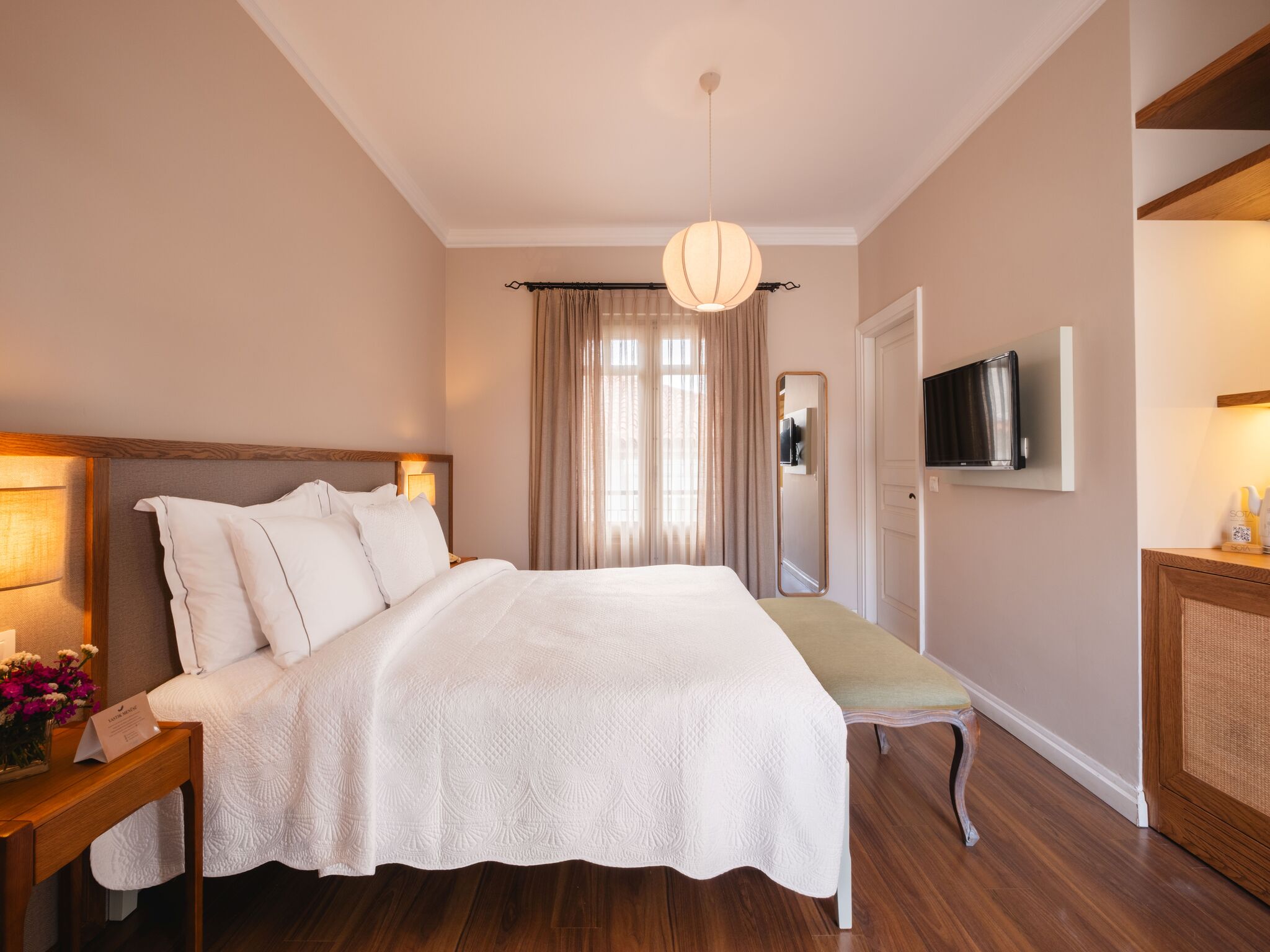 Deluxe Room 1