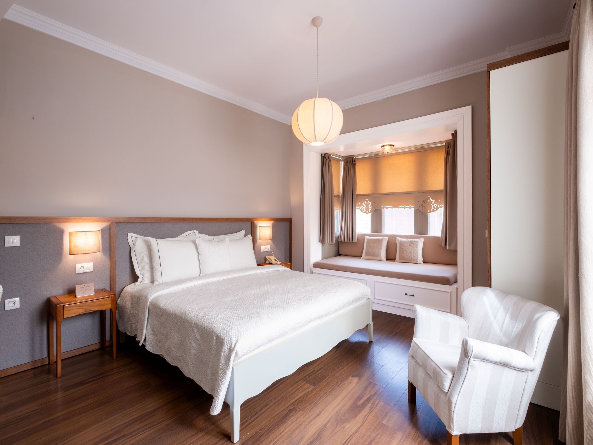 Deluxe Room Bay Window 1