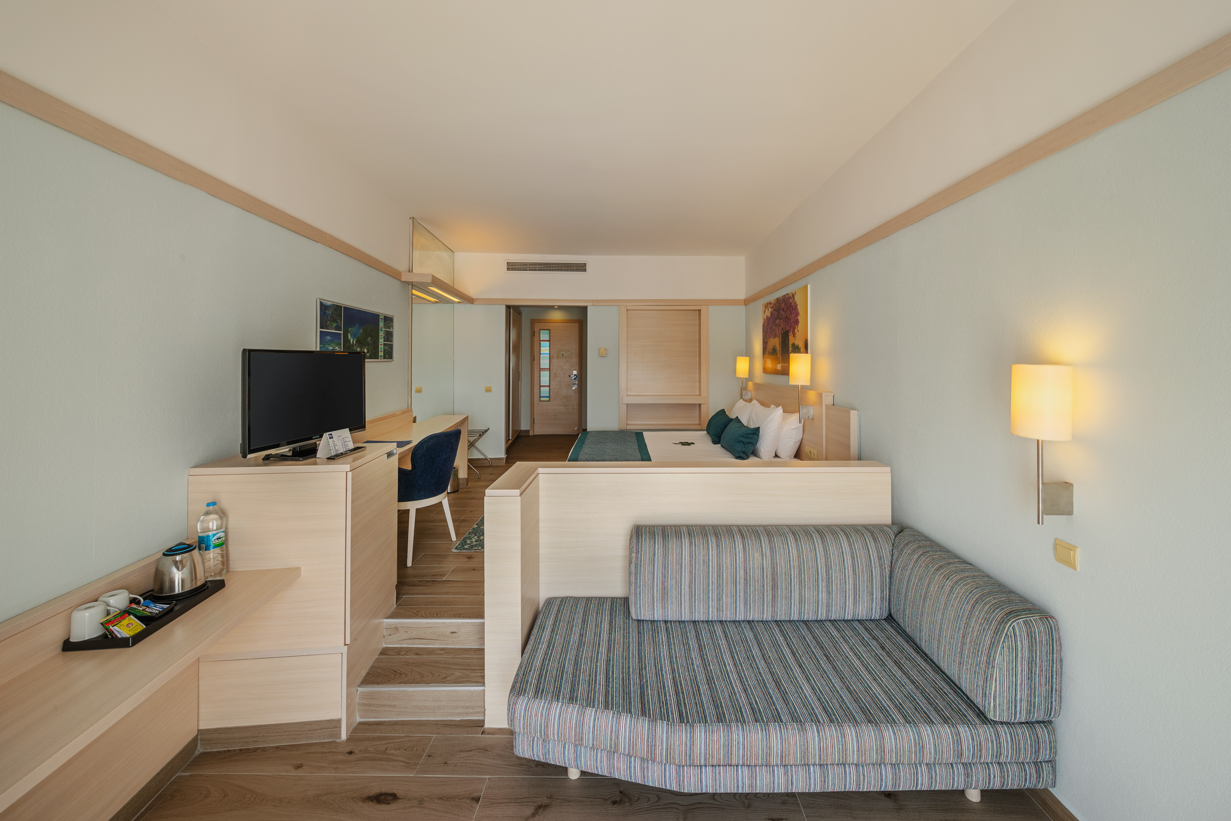 Coral Room 2+2 1