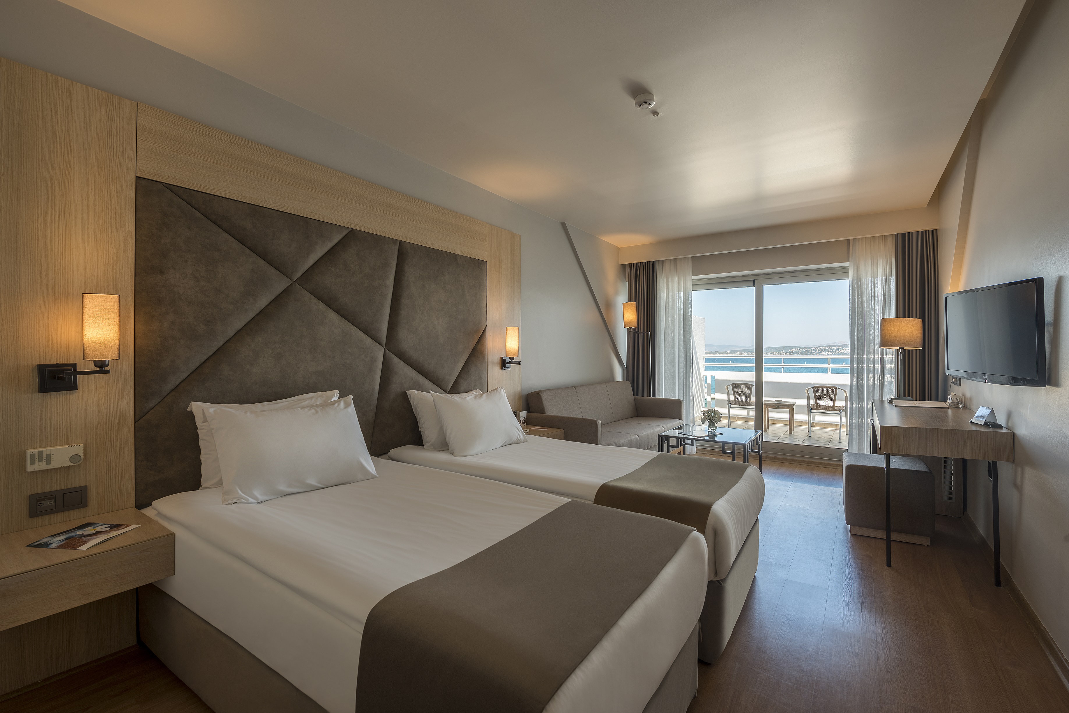 Deluxe Sea Room 1