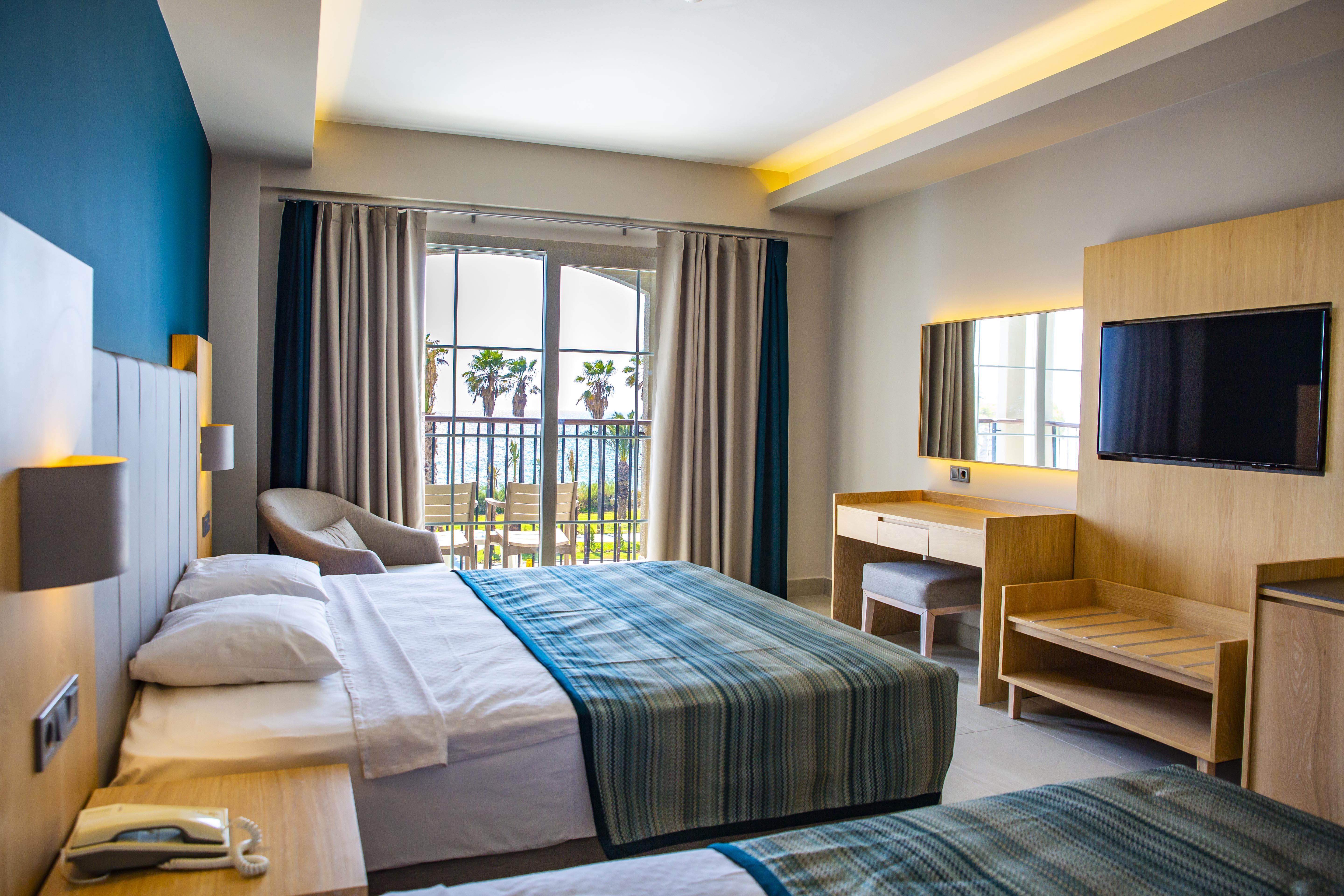 Superior Room Sea View With Balcony 2