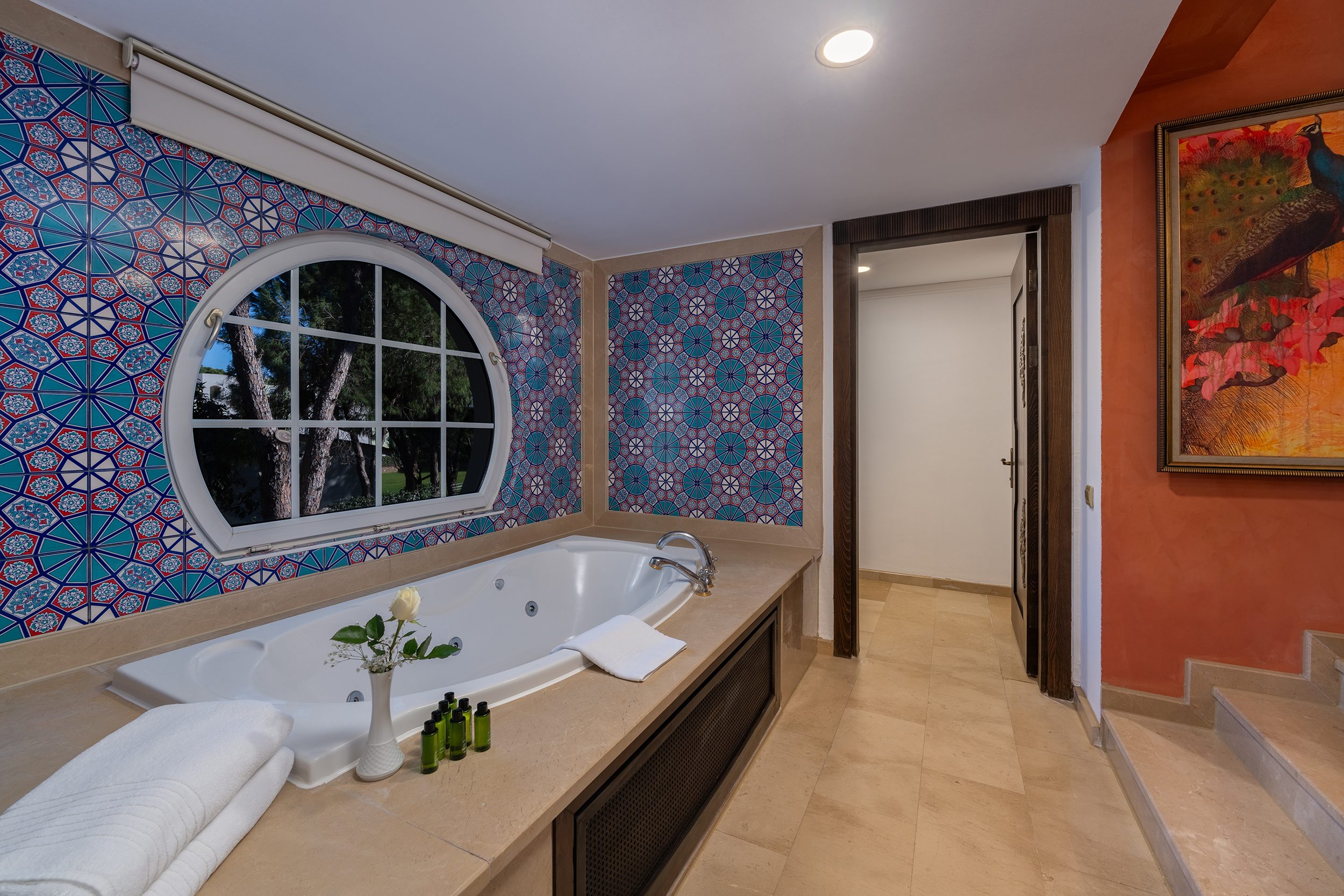 Sultan Suite with Jacuzzi 4