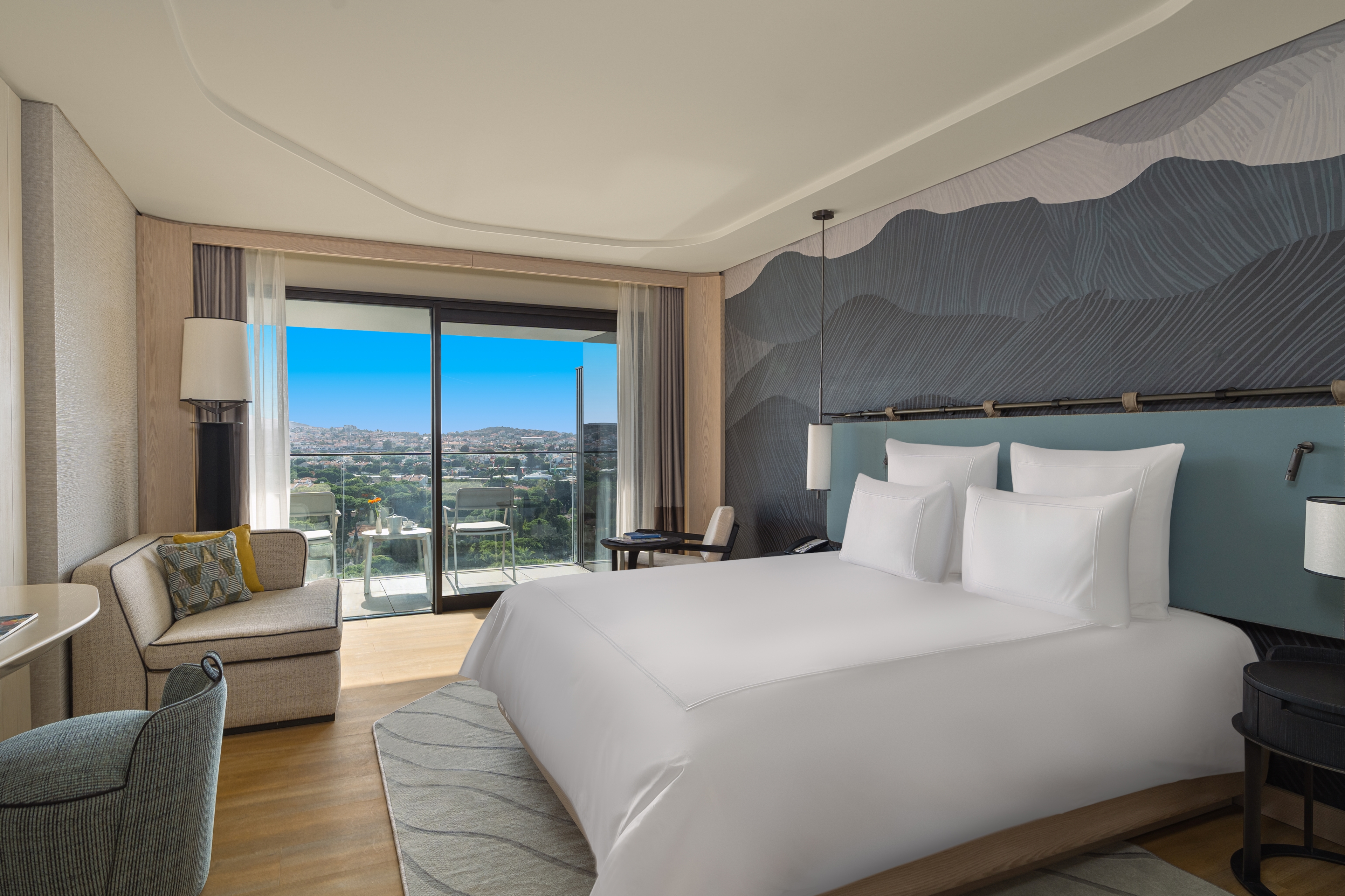 Swiss Advantage King  (City View) 1