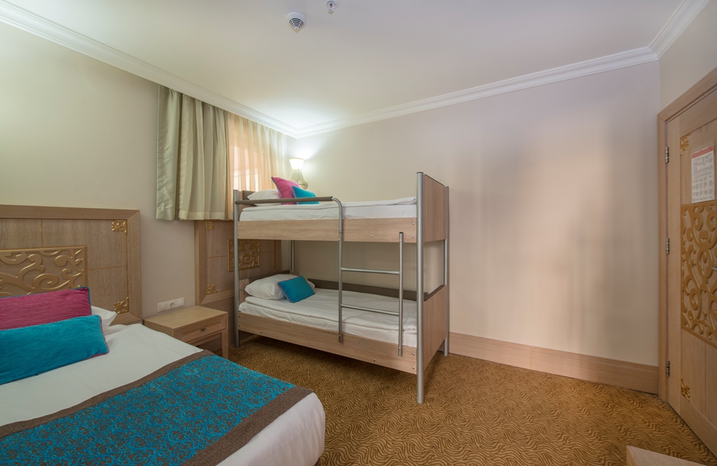 Family Room Land View With Bunk Bed 3