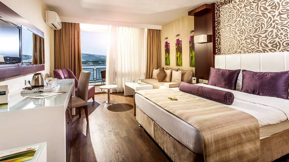 Deluxe Room Sea View 2