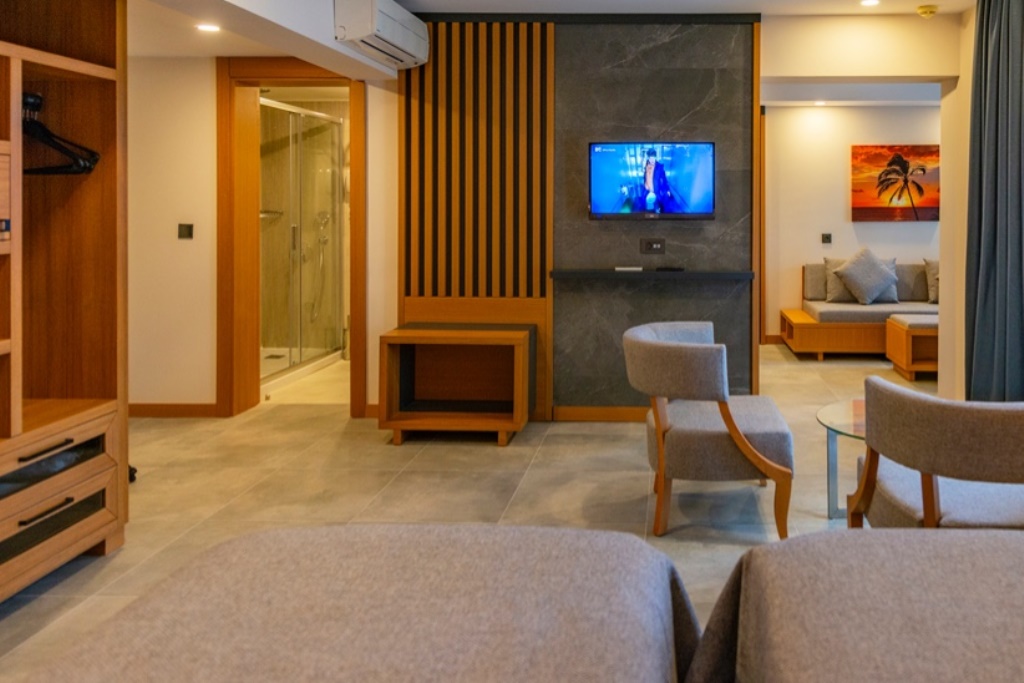 Superior Garden Room 1