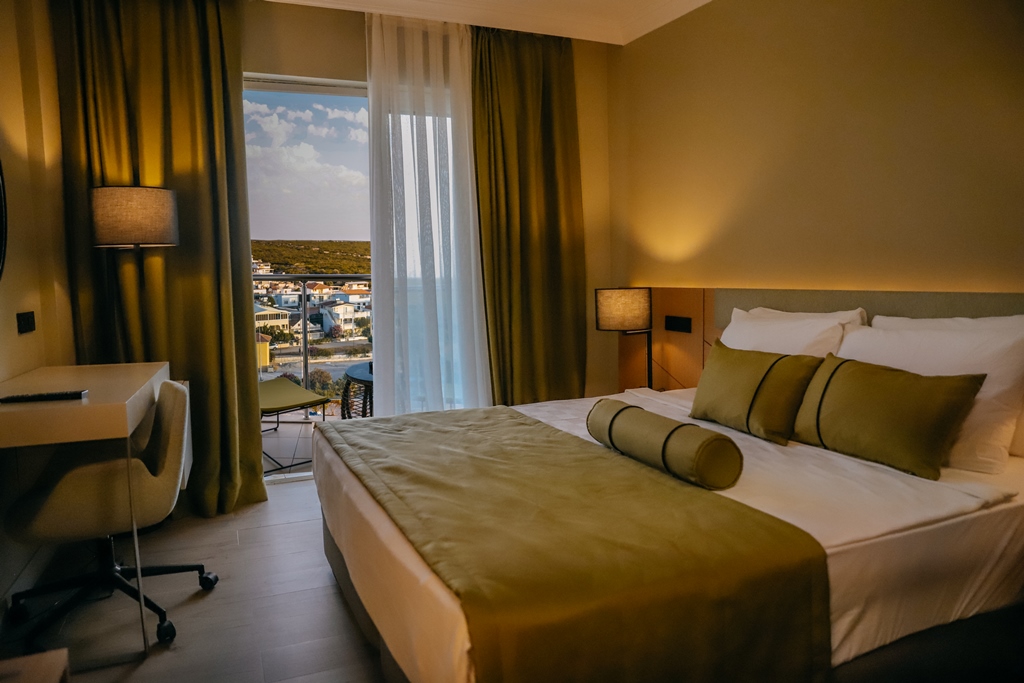 Standard Room Land View 3