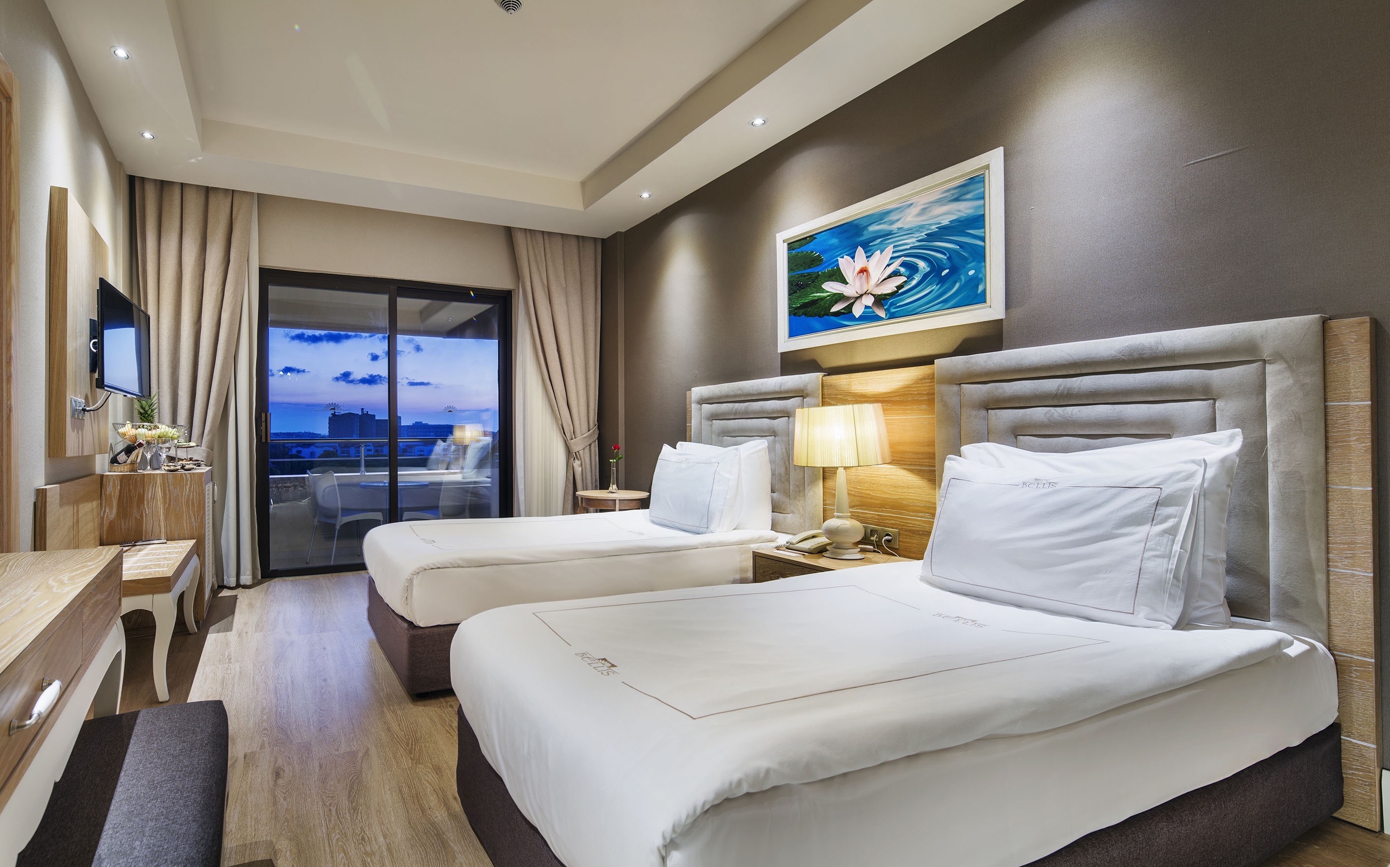 Family Room Sea Side View 2