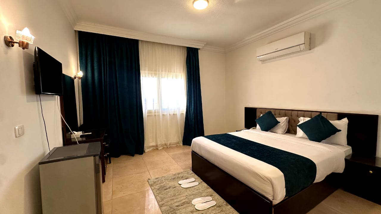 Junior Suite Pool View Or Side Sea View 4