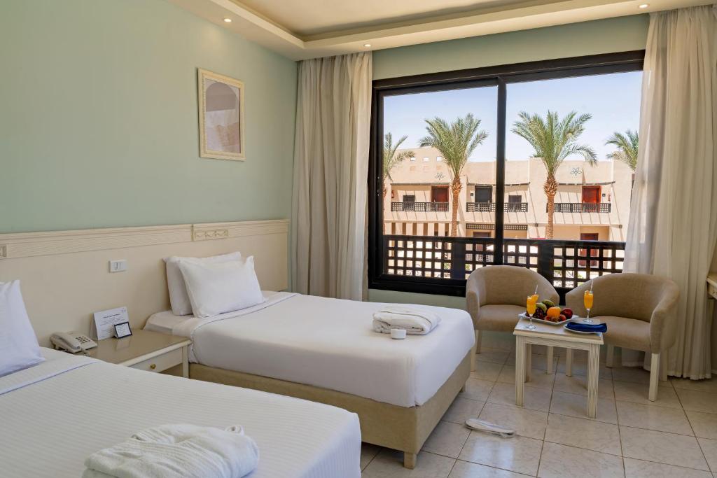 DELUXE ROOM GARDEN / POOL VIEW (refreshed rooms) 1