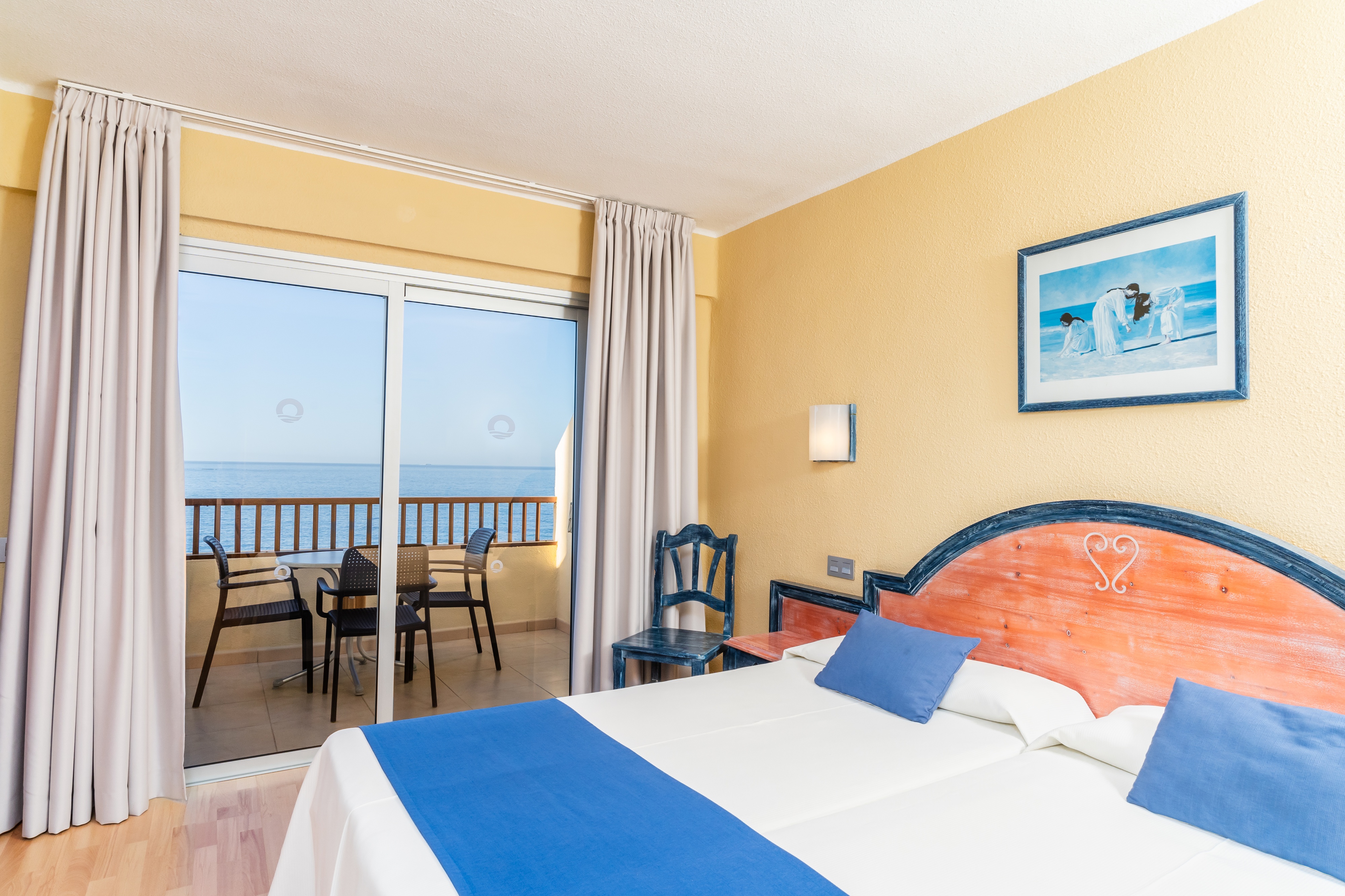 1 Bedroom Superior Apartment With Side Sea View And Balcony 2