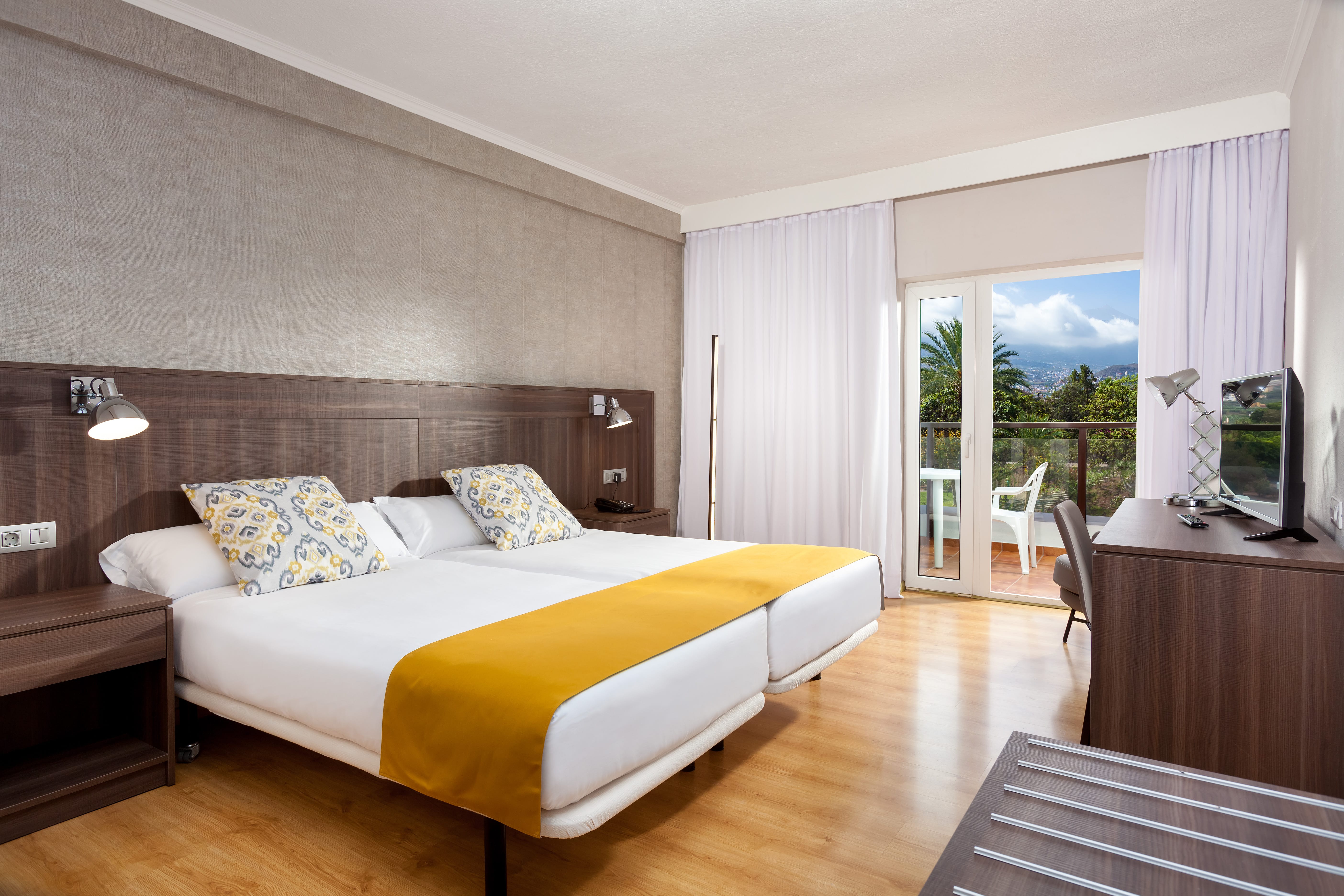 Double Standard Room (Mountainview, Balcony Or Terrace) 1