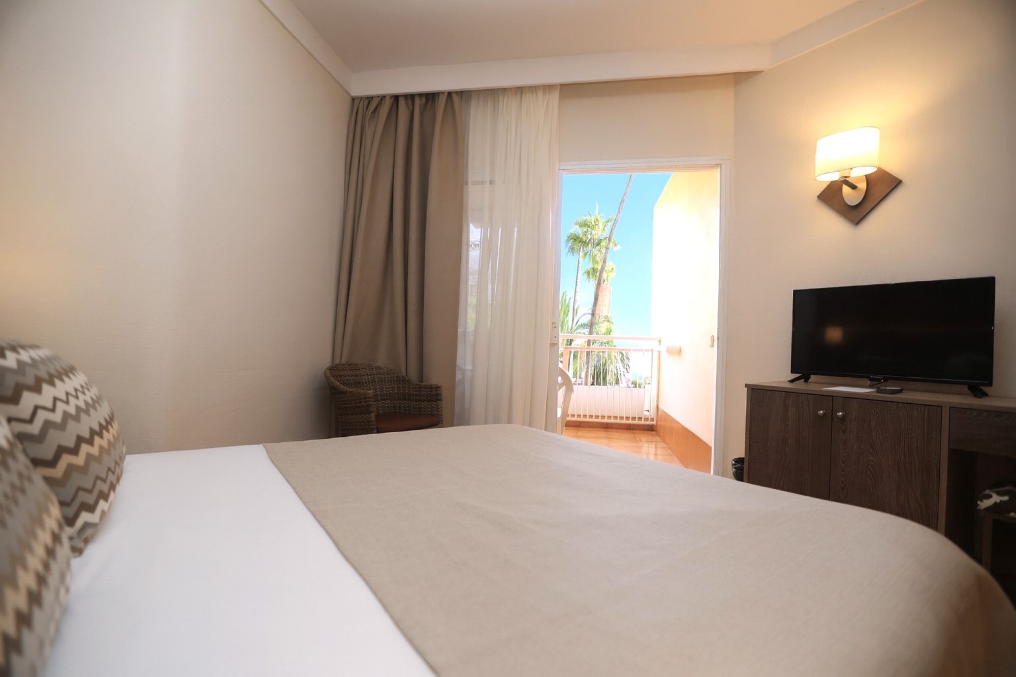 Single Standard Room With Balcony Or Terrace 2