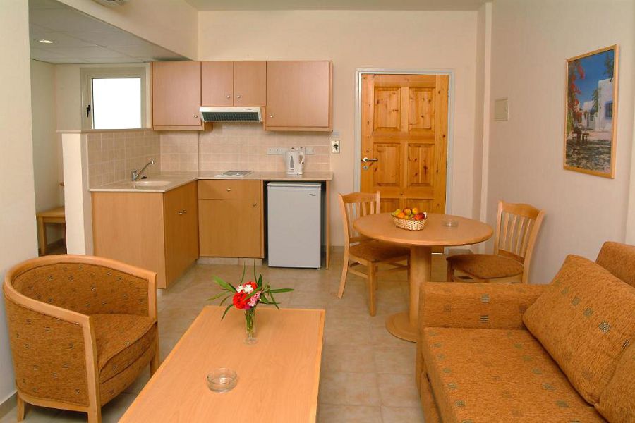 One Bedroom Apartment Inland View 3
