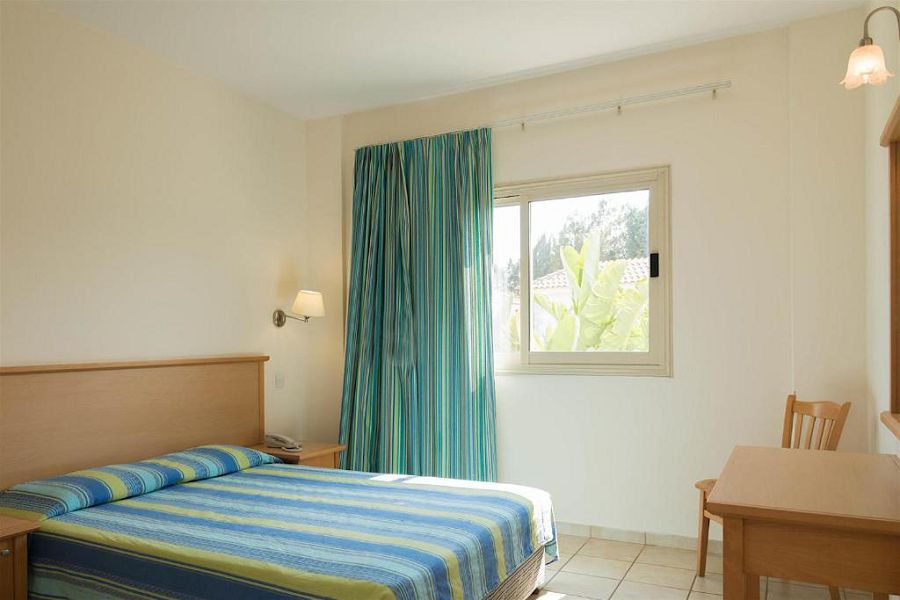 One Bedroom Apartment Inland View 1