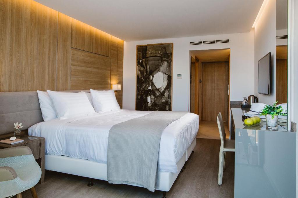 Standard Twin Room Sea and Garden View 2