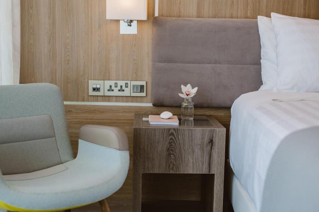 Standard Twin Room Sea and Garden View 3