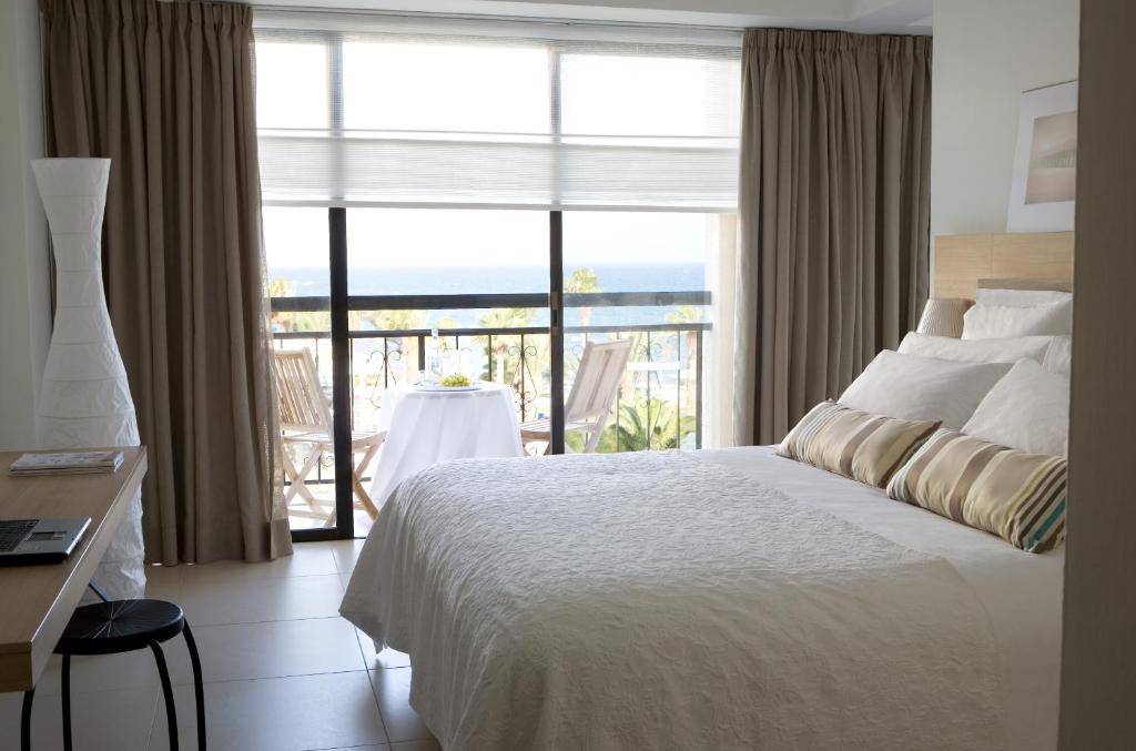 Executive Room Pool - Side Sea View 1