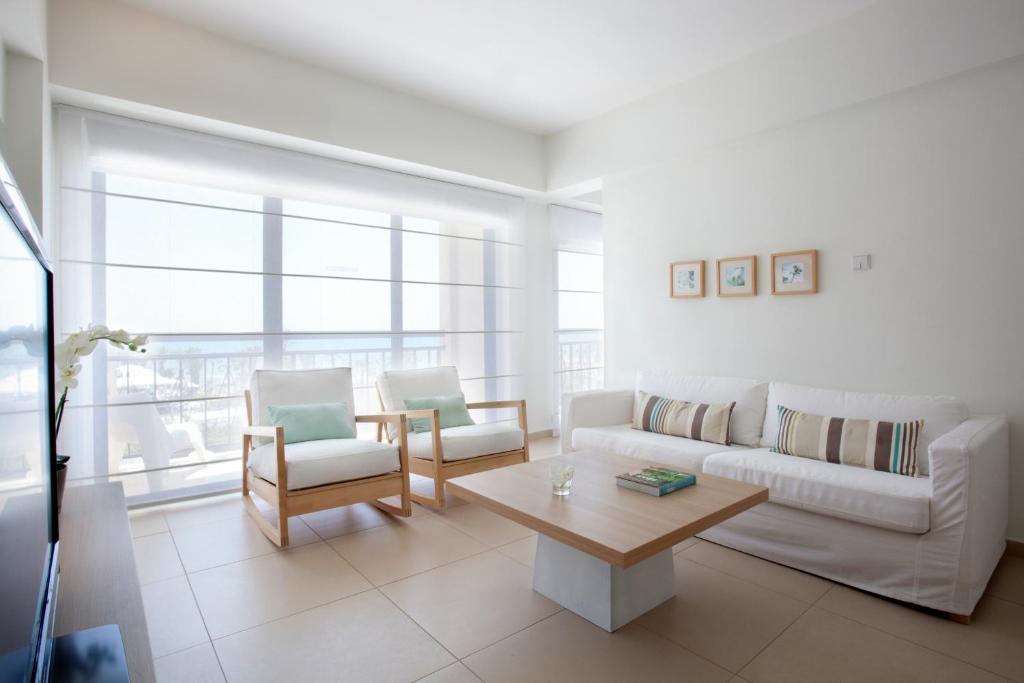 Executive Suite Sea View 1