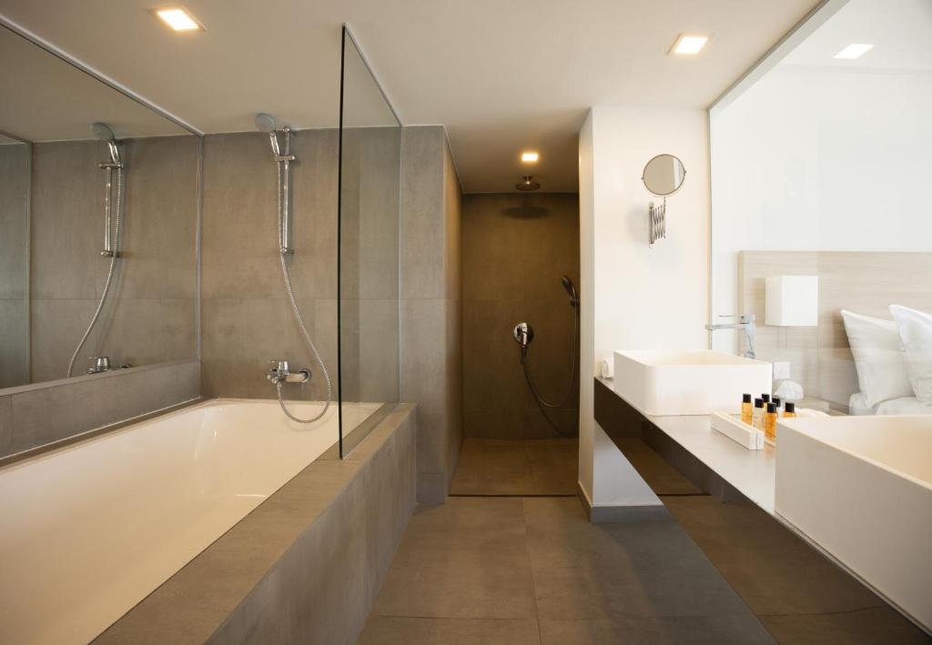 Executive Suite Sea View 3