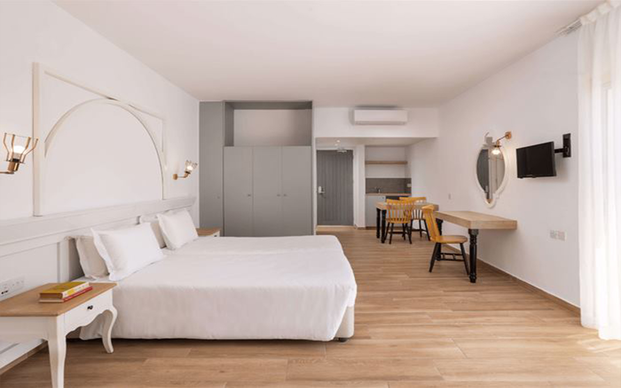 Studio Apartment Sea View 2