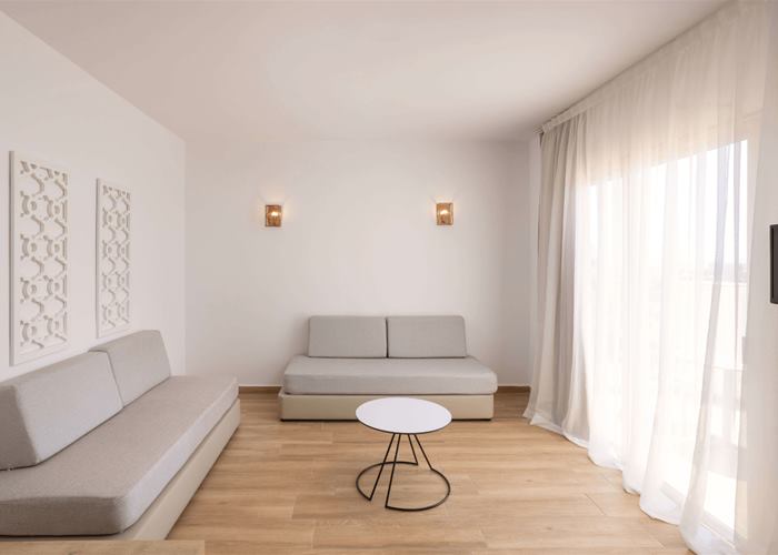 One Bedroom Apartment Inland View 1