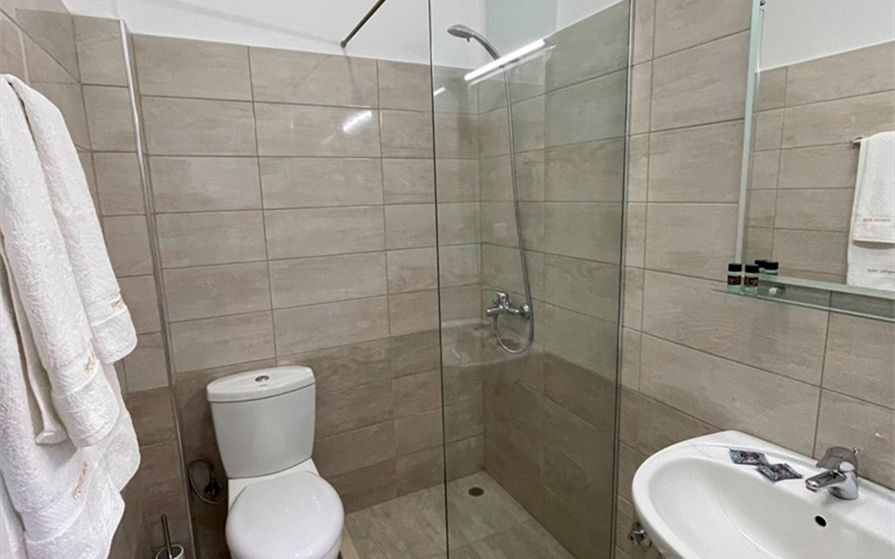 Standard Double Room no Balcony 3
