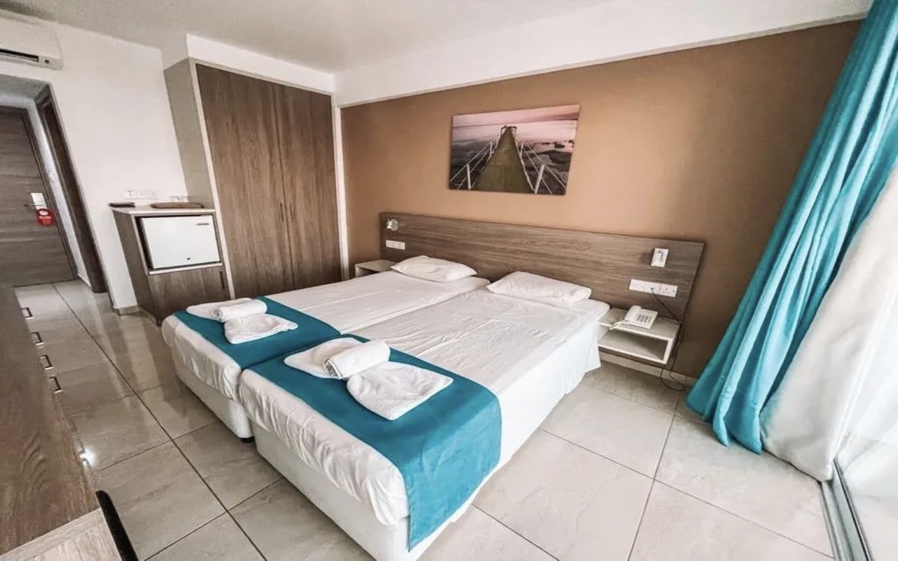 Twin Room 3