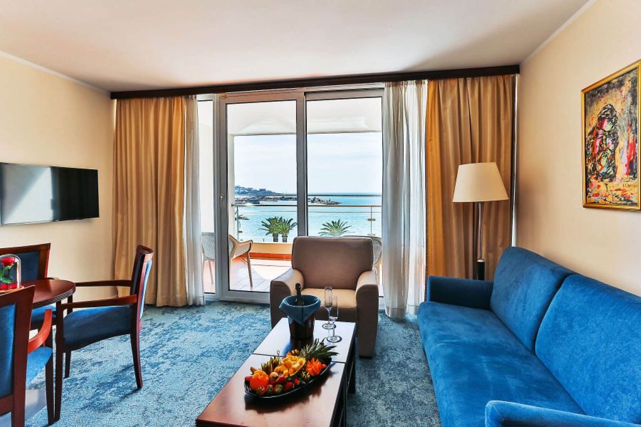 Deluxe Suite 2