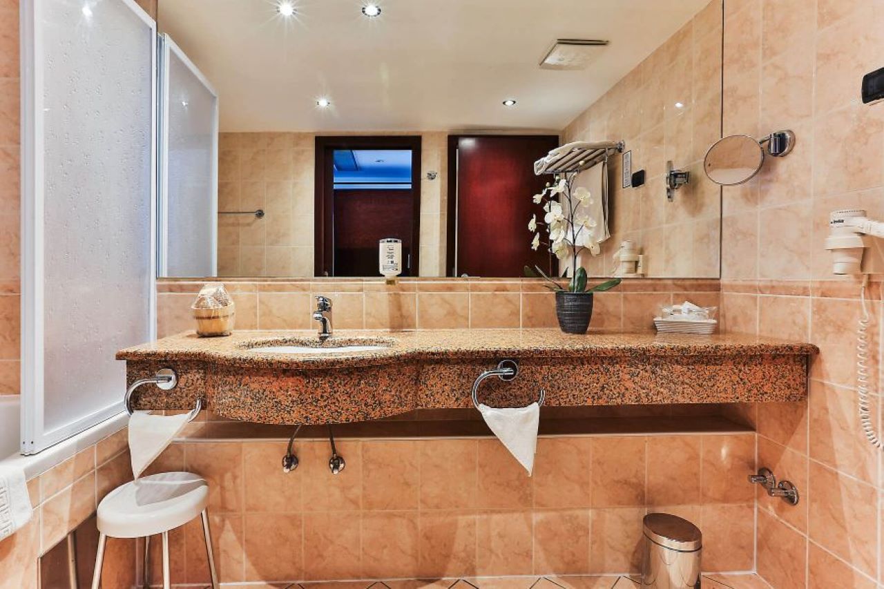 Deluxe Suite 3