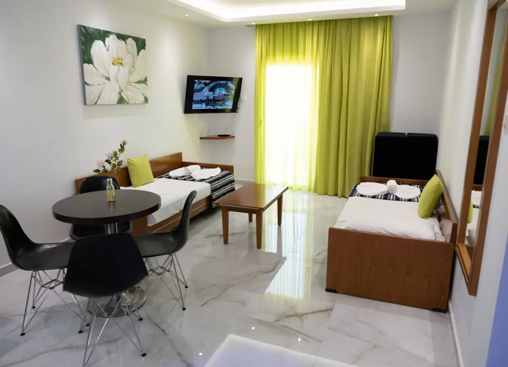 Deluxe Studio Apartment 2