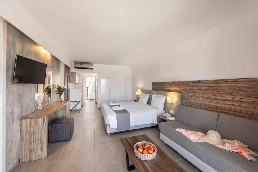 Studio Apartment Inland View 1
