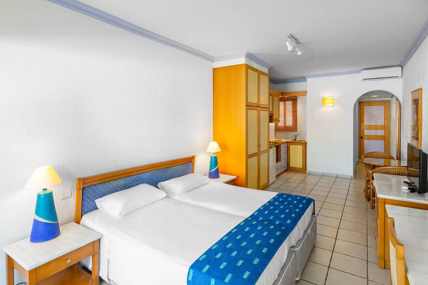 Studio Apartment Inland View 2