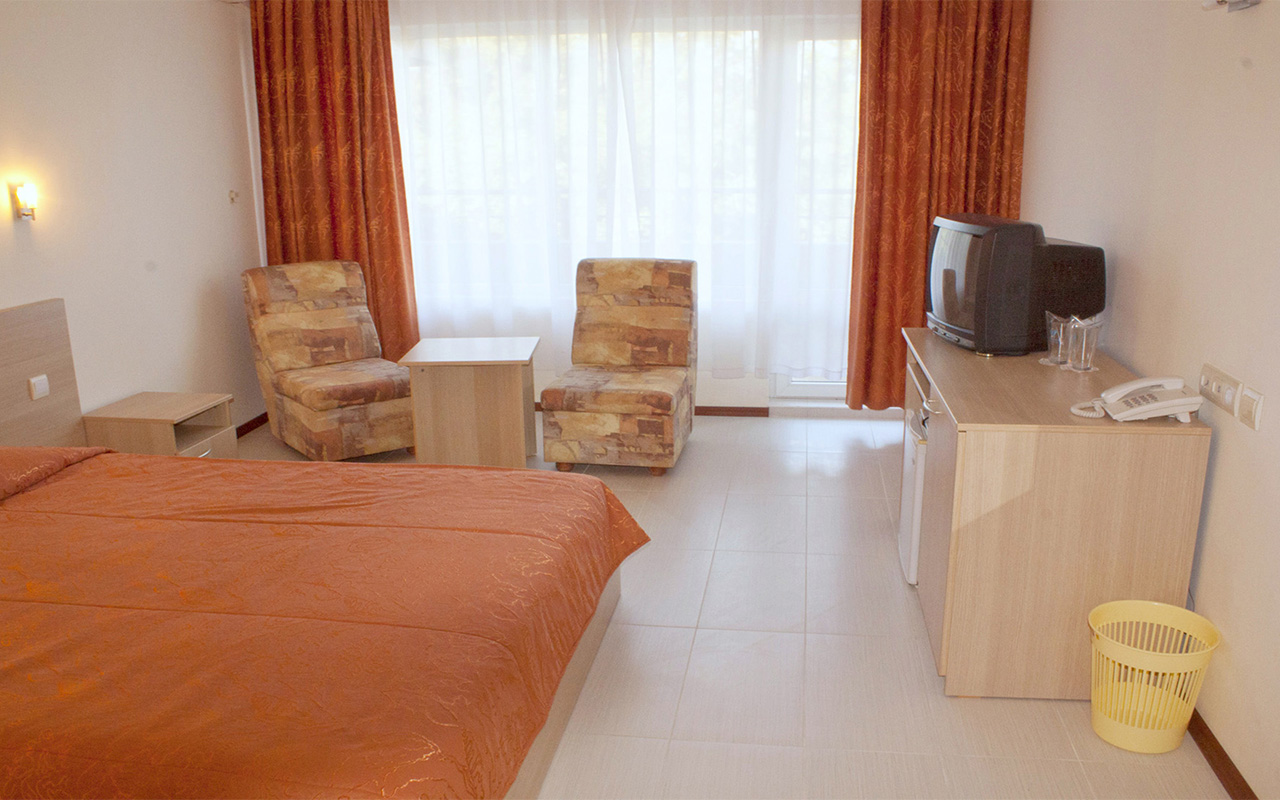 FM Family Room 4