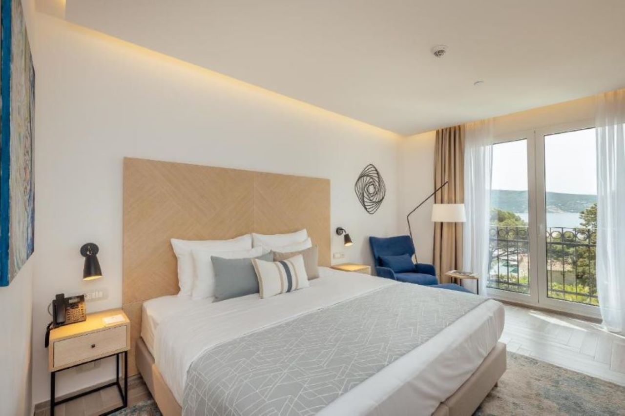 Superior Sea View With Balcony 2