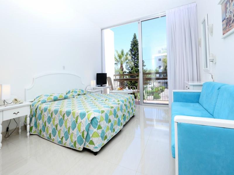 One Bedroom Apartment Inland View 2