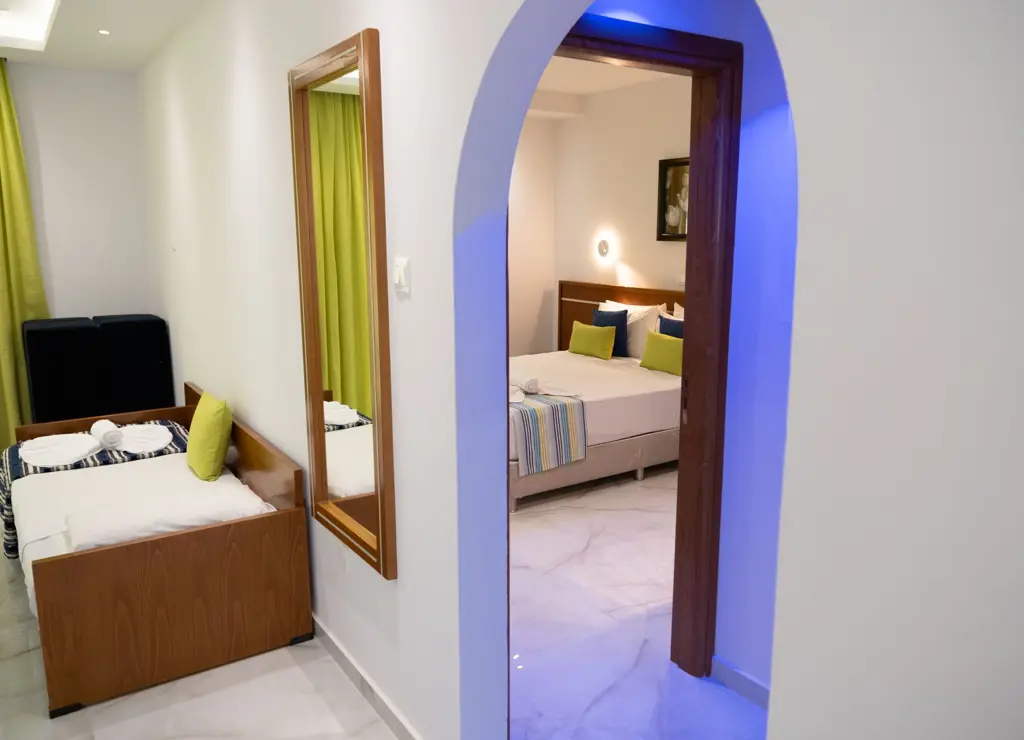 One Bedroom Apartment Inland View 1
