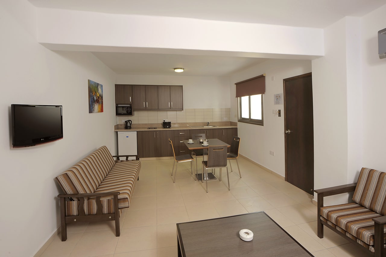 One Bedroom Apartment Inland View 1