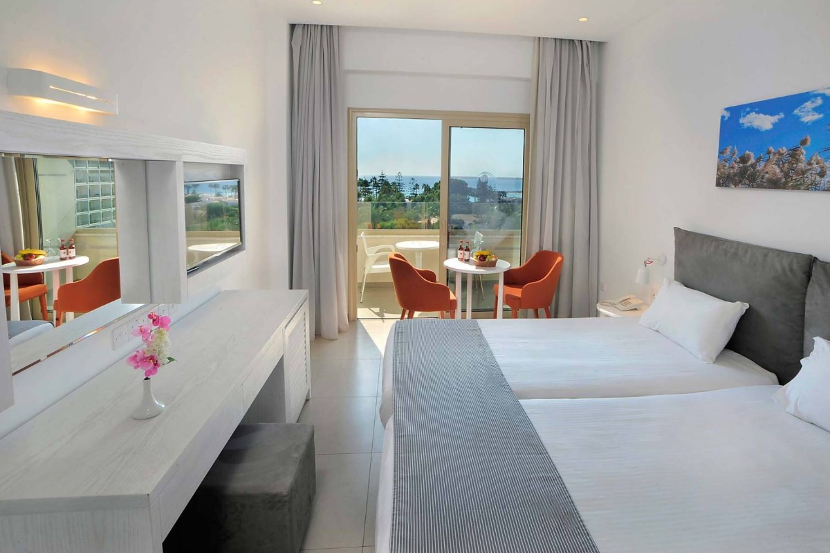 Superior Twin Room Inland View 1