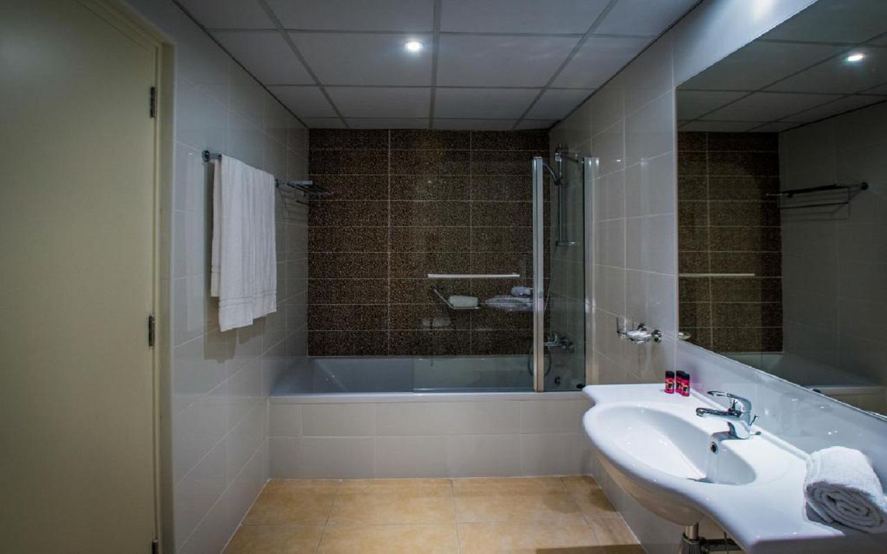 Superior Twin Room Inland View 2