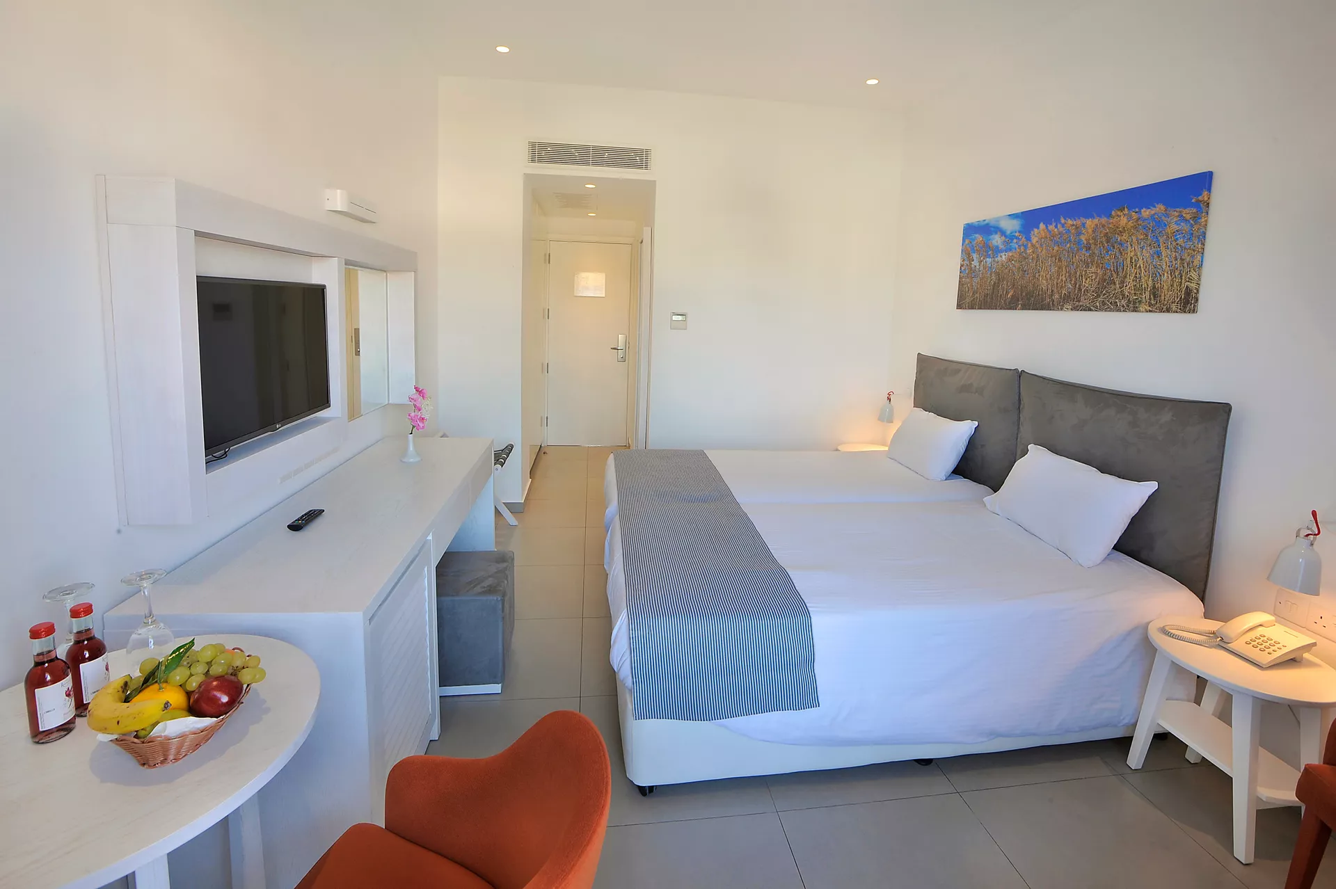 Superior Twin Room Side Sea View 3