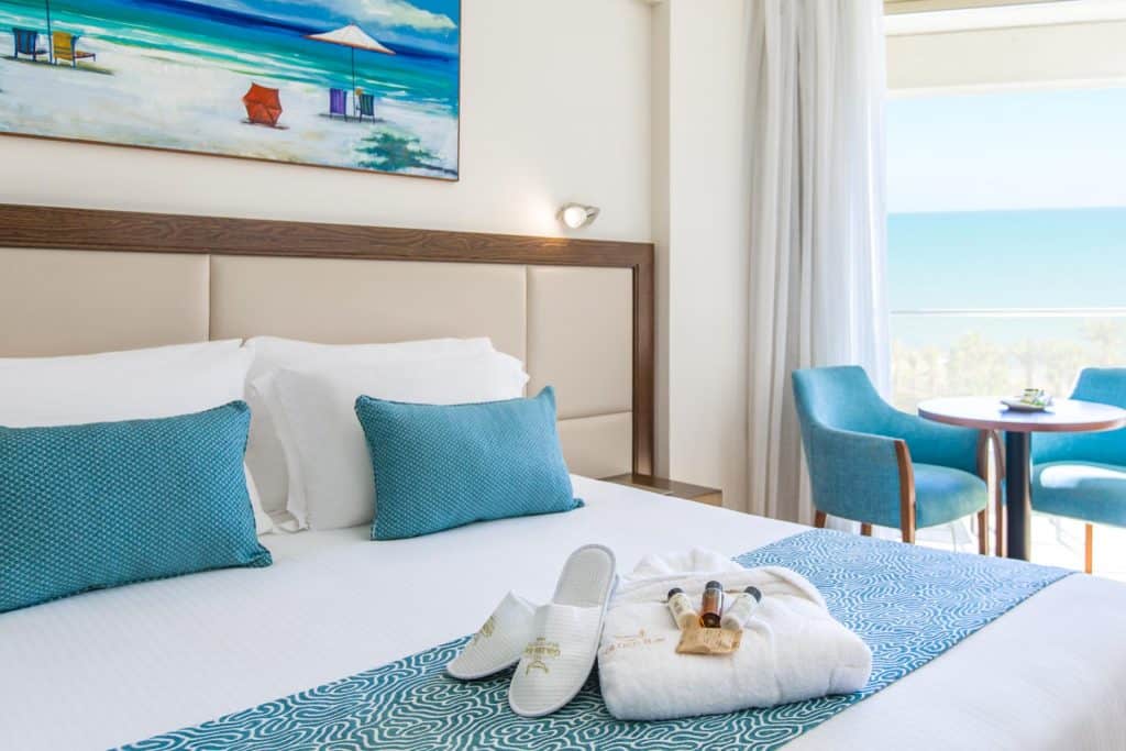 Twin Room Pool and Front Sea View 3