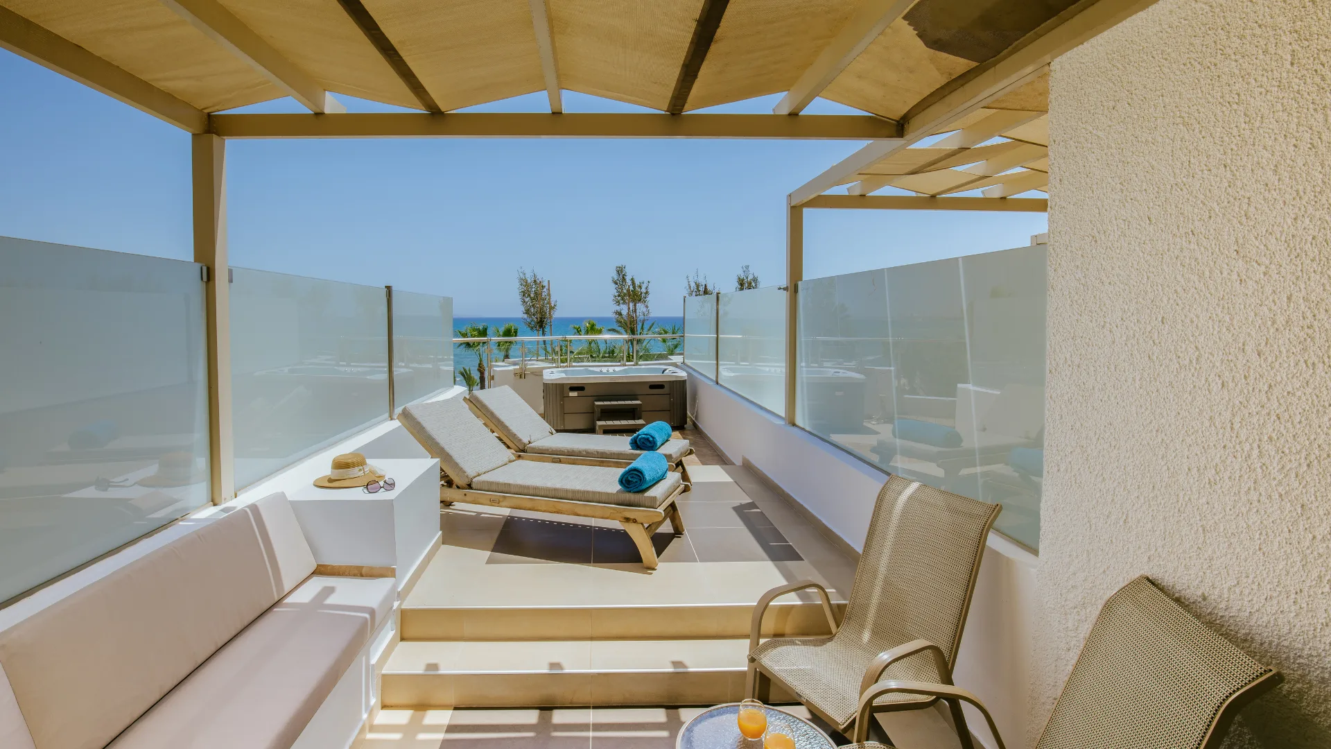Mini Suite Private Jacuzzi Side Sea View 2