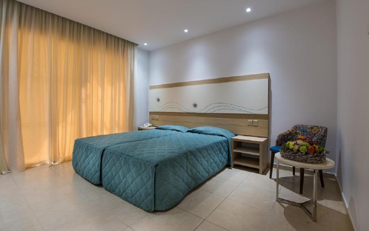 Superior Twin Room Sea View 1