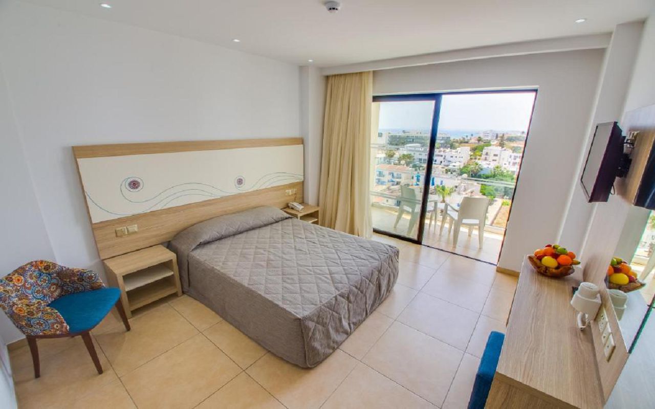 Superior Twin Room Sea View 3