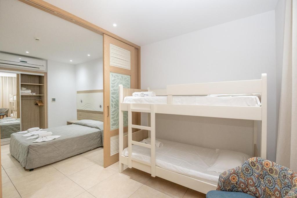 Junior Family Suite Sea View 2