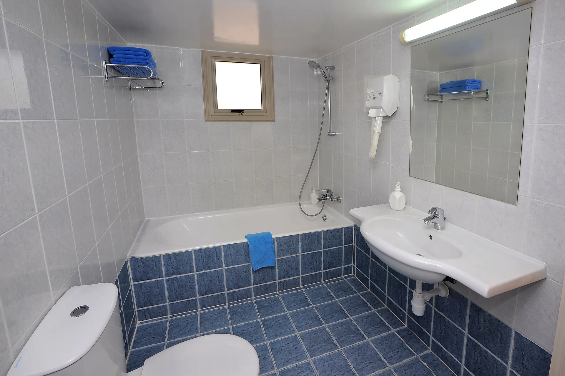 One Bedroom Apartment Inland View - Annex building 4
