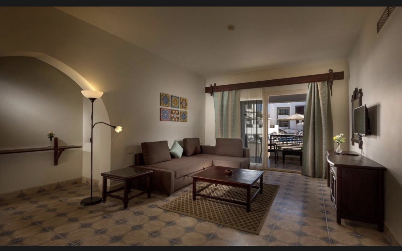 Junior Suite Pool View 3