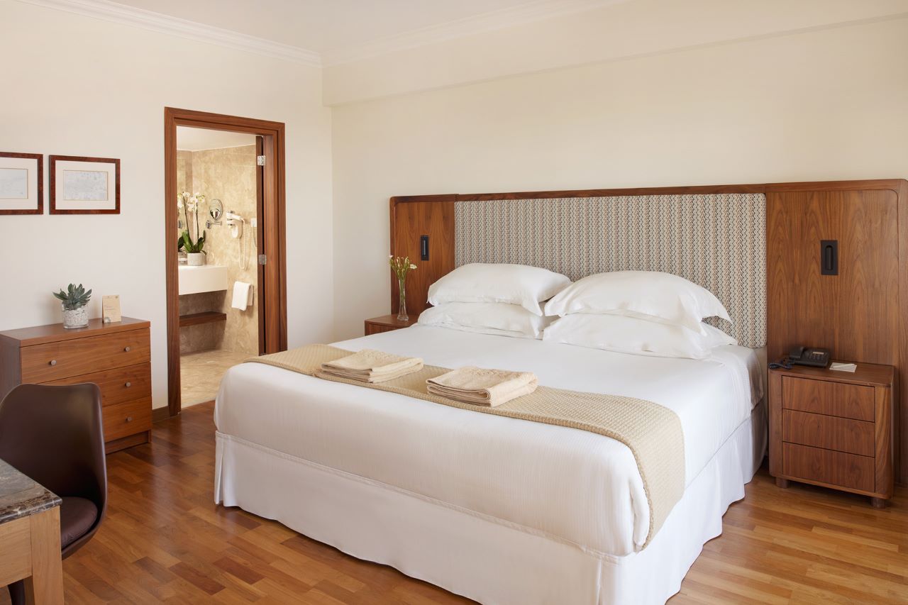 Deluxe Suite Sea View 2
