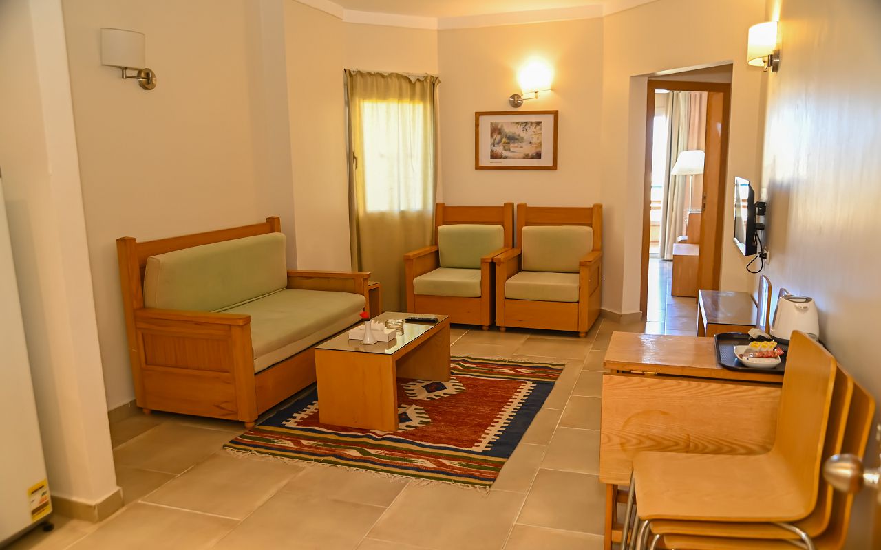 Apartment 2 Bed Rooms 3